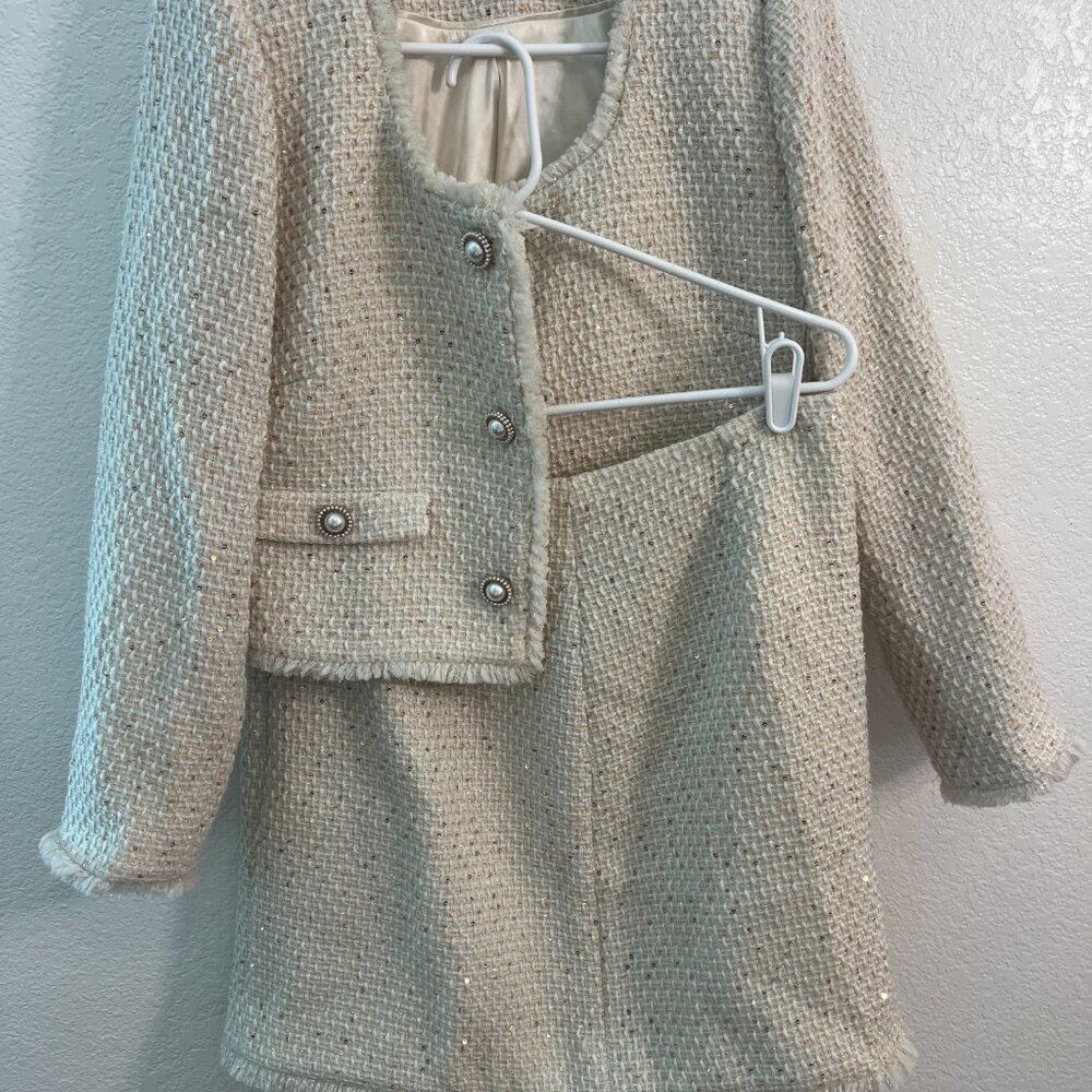 Antonio Melani Matching Skirt and Crop Jacket set in Cream/White Boucle 6 and 10